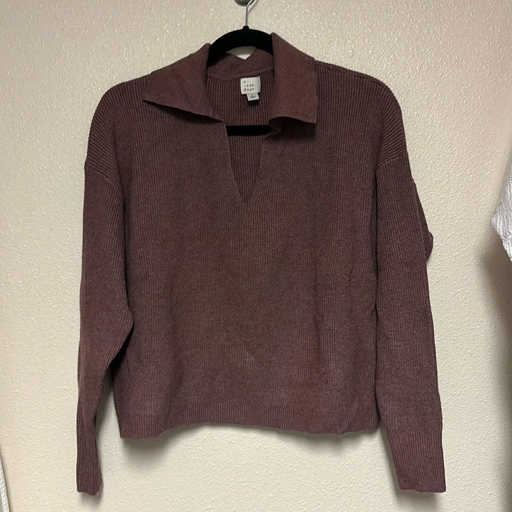 Sweater with collar
